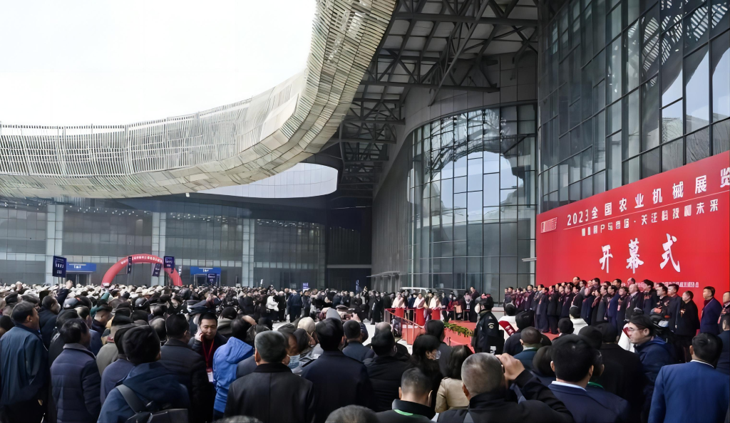 jbo竞博携多款农业机械系列轮胎惊艳亮相2023高精尖智能农机展